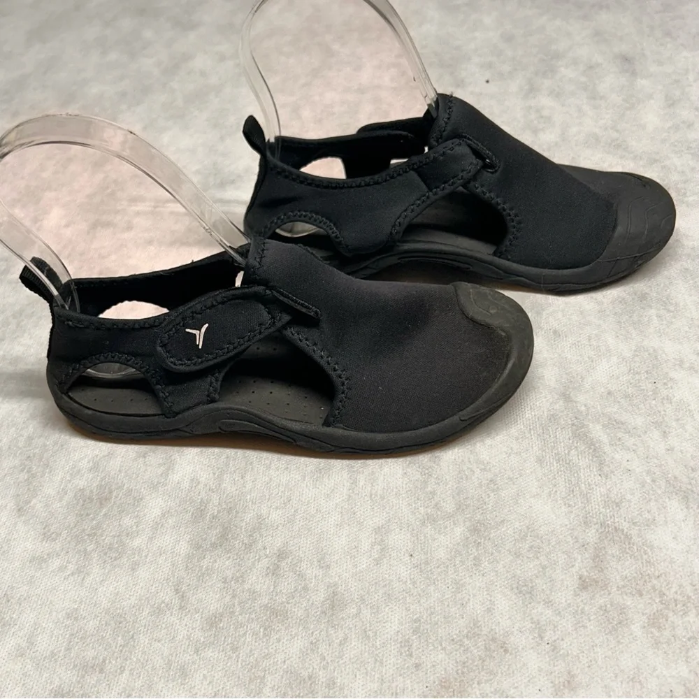 Old Navy Black Water Shoes‎ Slip-On Design
